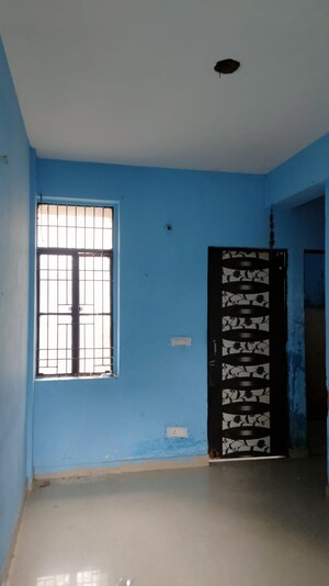 Room in 1.5 BHK Apartment at Sector 10 Greater Noida – for Sale