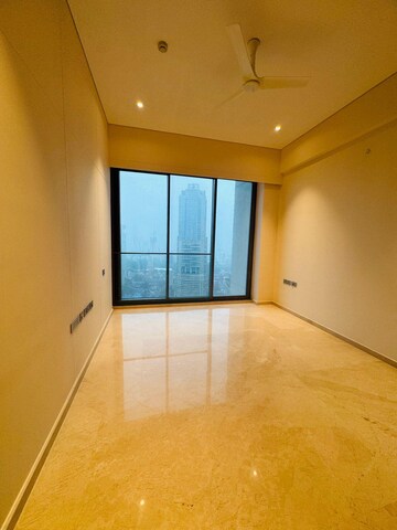 Room in 4 BHK Apartment at Rustomjee Crown, Prabhadevi – for Rent