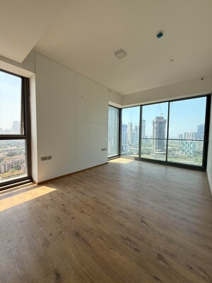 Room in 4 BHK Apartment at Rustomjee Crown, Prabhadevi – for Rent