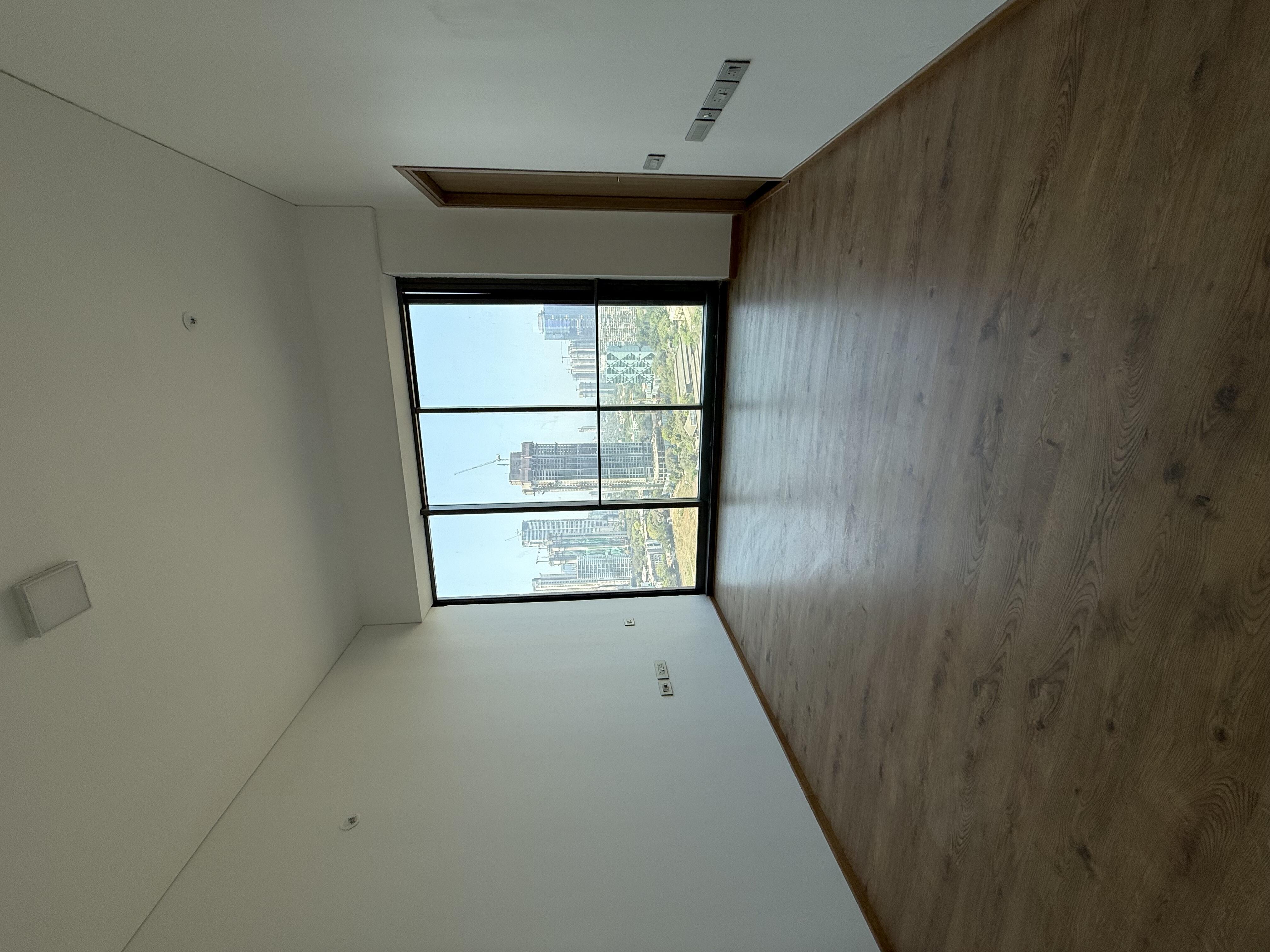 4 BHK + Servant Room Apartment For Rent in Rustomjee Crown