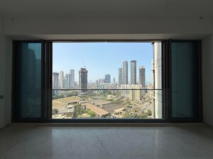 Room in 4 BHK Apartment at Rustomjee Crown, Prabhadevi – for Rent