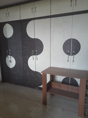 Room in 4 BHK Apartment at Inorbit Mall Vashi, Vashi Sector 30a – for Rent