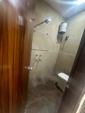 Bathroom in 1 BHK Builder Floor at Lajpat Nagar 4 – for Rent