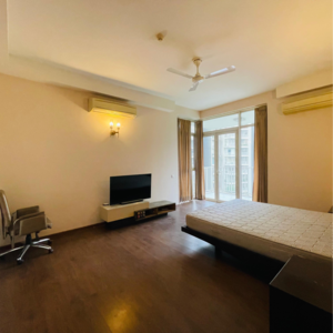 Room in 5 BHK Apartment at Ireo Victory Valley, Ramgarh Dhani – for Sale