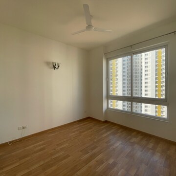 Room in 3 BHK Apartment at Puri Emerald Bay, Dhanwapur – for Rent