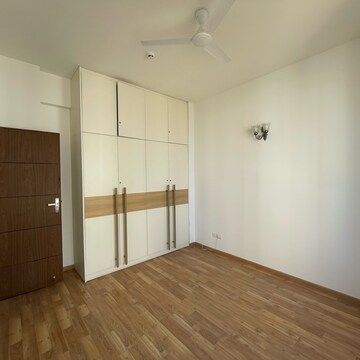 Room in 3 BHK Apartment at Puri Emerald Bay, Dhanwapur – for Rent