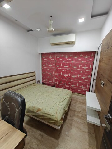 Bedroom in 4 BHK Apartment at DLH Sorrento, Veera Desai Road – for Rent