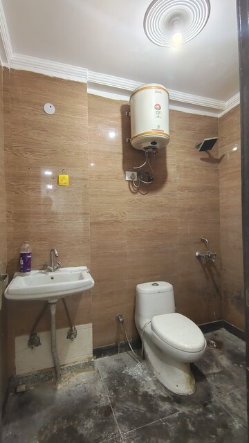 Bathroom in 2 BHK Builder Floor at Palm Residency Chhatarpur, Chattarpur – for Rent