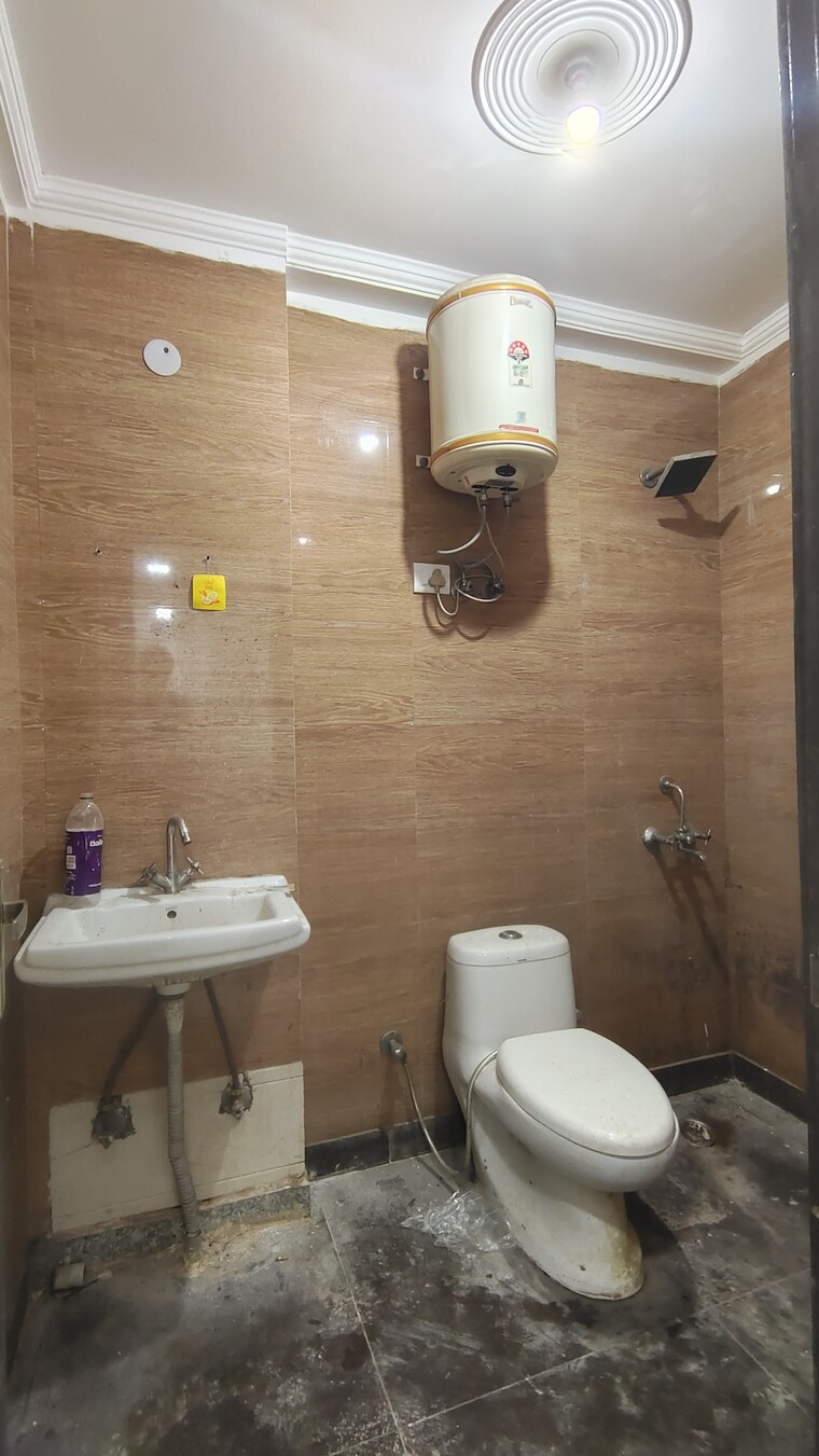 Bathroom, palm-residency-chhatarpur 2 Bedroom 765 Sq.Ft. Builder Floor In Chattarpur Delhi 9261994