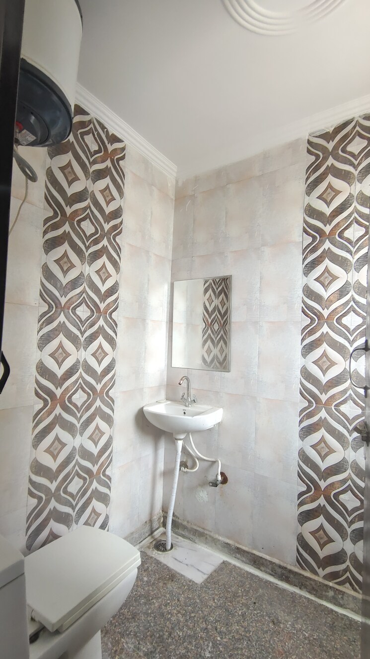 Bathroom, palm-residency-chhatarpur 2 Bedroom 765 Sq.Ft. Builder Floor In Chattarpur Delhi 9261994