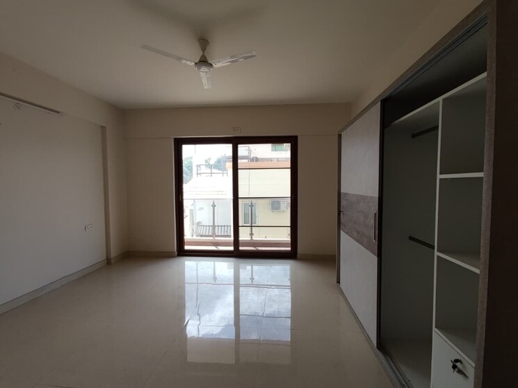 Room, benson town 3 Bedroom 2140 Sq.Ft. Apartment In Benson Town Bangalore 9261991