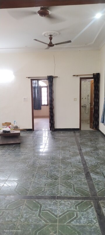 Room in 6+ BHK Independent House at Palam Vihar Residents Association, Palam Vihar – for Rent
