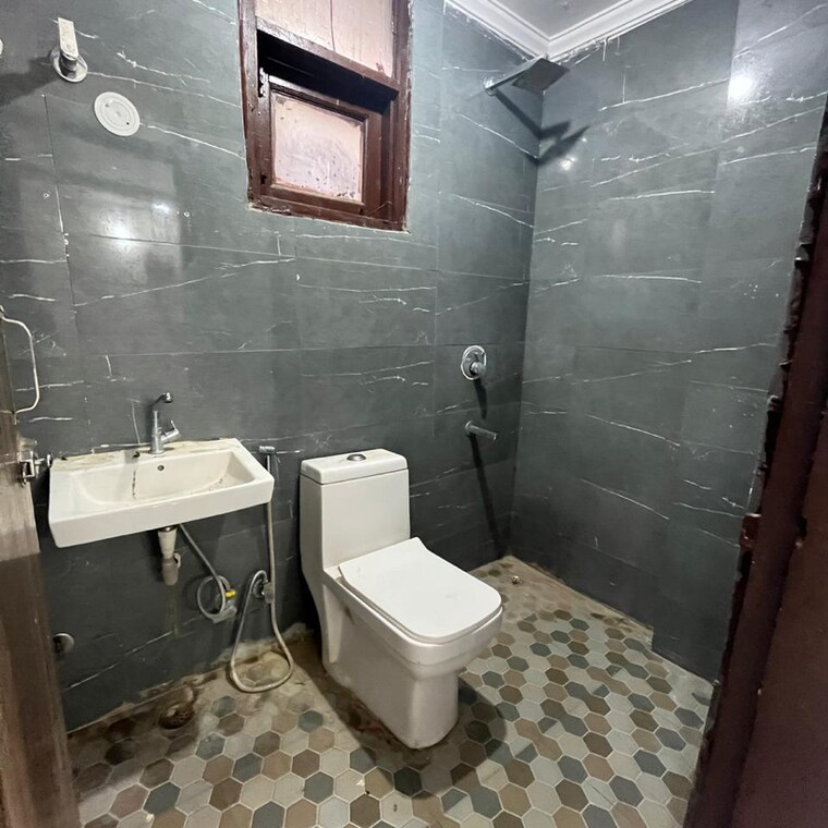 Attached Bathroom, chattarpur 2 Bedroom 900 Sq.Ft. Builder Floor In Chattarpur Delhi 9262103
