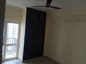 Room in 2 BHK Apartment at Panchsheel Greens, Sector 16 Greater Noida – for Rent