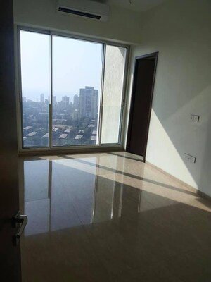 Room in 4 BHK Apartment at Raheja Imperia, Worli – for Rent