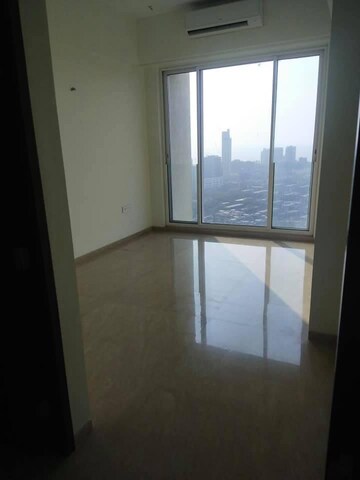 Room in 4 BHK Apartment at Raheja Imperia, Worli – for Rent