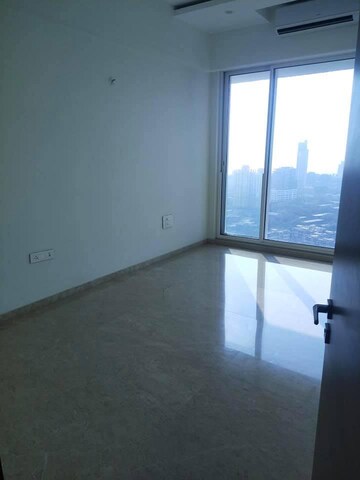 Room in 4 BHK Apartment at Raheja Imperia, Worli – for Rent