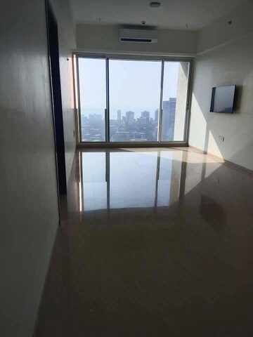 Room in 4 BHK Apartment at Raheja Imperia, Worli – for Rent
