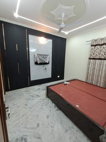 Room in 2.5 BHK Builder Floor at Ramesh Nagar – for Rent