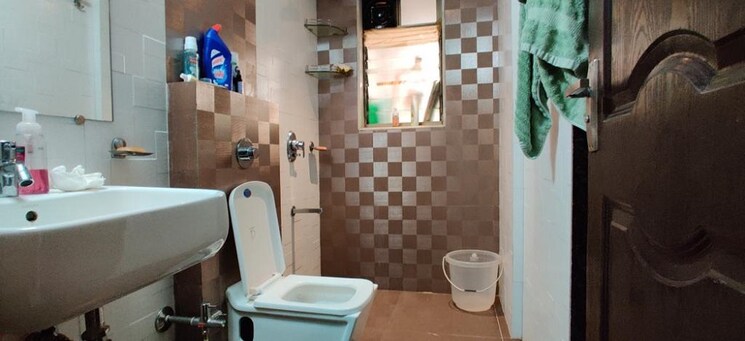 Bathroom, bandra west 2 Bedroom 750 Sq.Ft. Apartment In Bandra West Mumbai 9262132