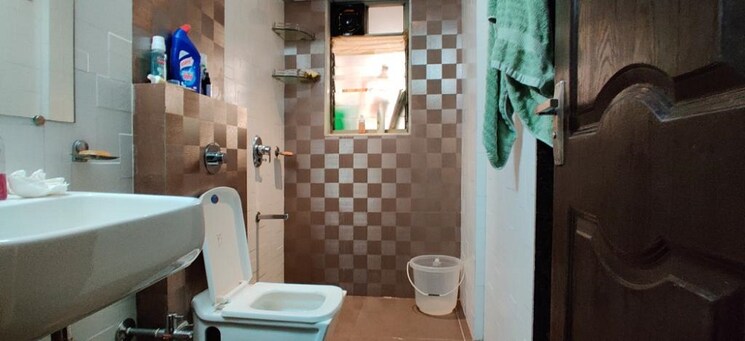 Bathroom, bandra west 2 Bedroom 750 Sq.Ft. Apartment In Bandra West Mumbai 9262132