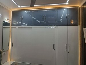 Furnished Amenities in 2.5 BHK Builder Floor at Ramesh Nagar – for Rent