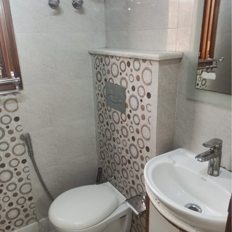Bathroom, lajpat nagar i 2 Bedroom 900 Sq.Ft. Builder Floor In Lajpat Nagar I Delhi 9262160