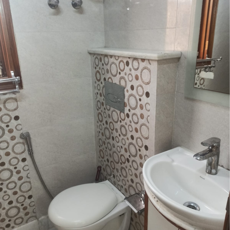 Bathroom, lajpat nagar i 2 Bedroom 900 Sq.Ft. Builder Floor In Lajpat Nagar I Delhi 9262160
