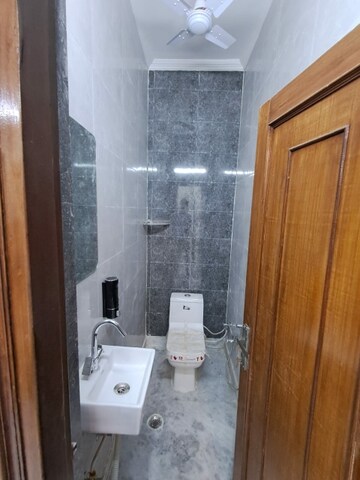 Bathroom in 2.5 BHK Builder Floor at Ramesh Nagar – for Rent