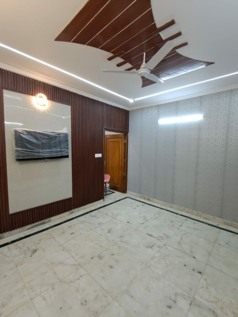 Room, ramesh nagar 2.5 Bedroom 900 Sq.Ft. Builder Floor In Ramesh Nagar Delhi 9262183