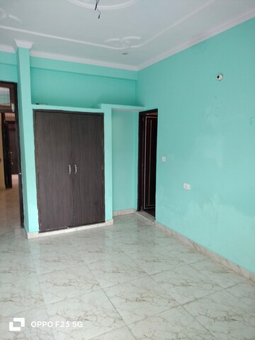 Room in 2 BHK Builder Floor at Gomti Nagar – for Rent