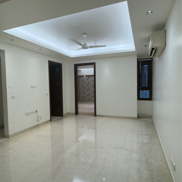 Room in 3 BHK Builder Floor at Defence Colony – for Rent
