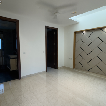 Room in 3 BHK Builder Floor at Defence Colony – for Rent