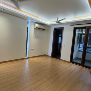 Room in 3 BHK Builder Floor at Defence Colony – for Rent