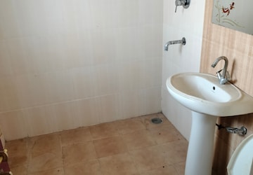 Master Bedroom in 3 BHK Apartment at Surya Lake View Apartment, Gomti Nagar – for Rent