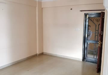 Room in 3 BHK Apartment at Surya Lake View Apartment, Gomti Nagar – for Rent