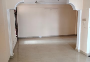 Room in 3 BHK Apartment at Surya Lake View Apartment, Gomti Nagar – for Rent