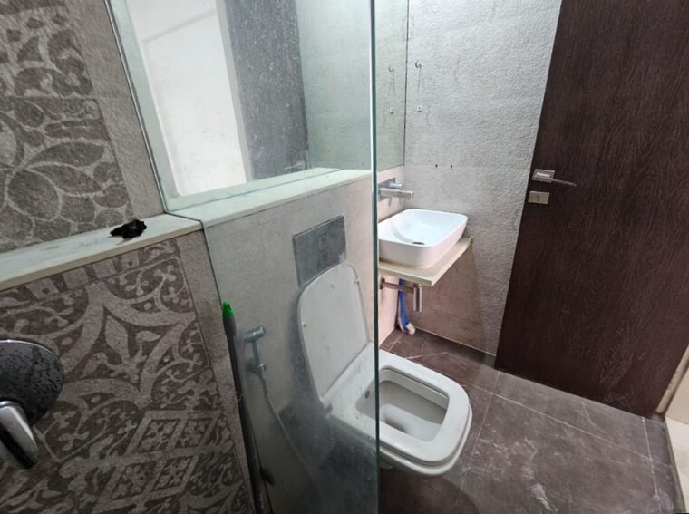 Bathroom, andheri west 2 Bedroom 750 Sq.Ft. Apartment In Andheri West Mumbai 9262170