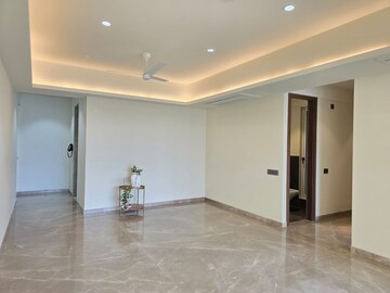 Room in 2 BHK Apartment at Bandra West – for Rent