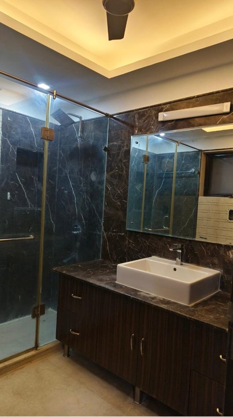 Bedroom, greater kailash part 3 3 Bedroom 217 Sq.Yd. Builder Floor In Greater Kailash Part 3 Delhi 9262279