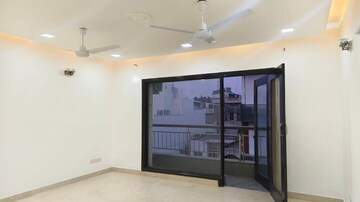 Room in 3 BHK Builder Floor at Greater Kailash Part 3 – for Rent