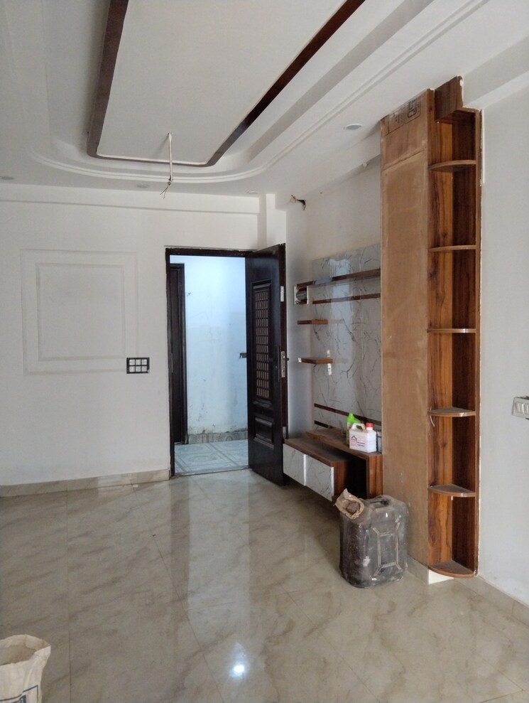 Living Room, sector 73 3 Bedroom 1500 Sq.Ft. Builder Floor In Sector 73 Noida 9262284