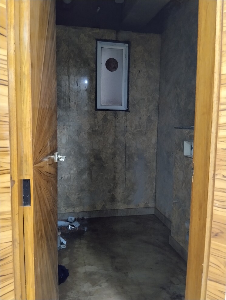 Bathroom, sector 73 3 Bedroom 1500 Sq.Ft. Builder Floor In Sector 73 Noida 9262284