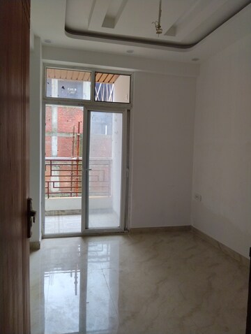 Room in 3 BHK Builder Floor at Sector 73 – for Sale