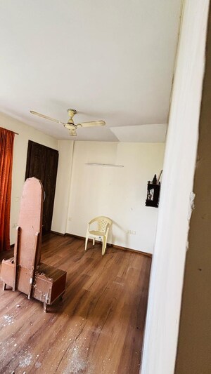 Bathroom in 3 BHK Apartment at Imperia Esfera, Sector 37c – for Rent