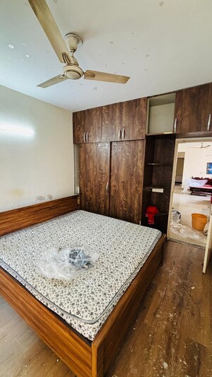 Furnished Amenities in 3 BHK Apartment at Imperia Esfera, Sector 37c – for Rent