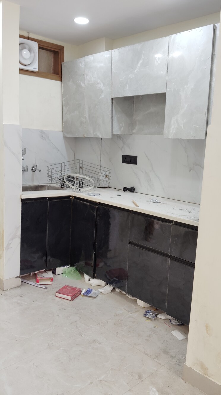 Kitchen, okhla industrial estate phase 2 2 Bedroom 75 Sq.Yd. Builder Floor In Okhla Industrial Estate Phase 2 Delhi 9262287