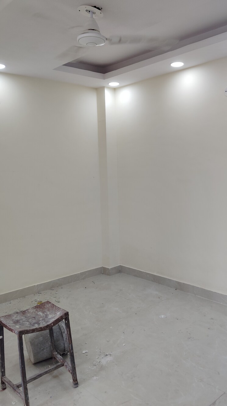 Room, okhla industrial estate phase 2 2 Bedroom 75 Sq.Yd. Builder Floor In Okhla Industrial Estate Phase 2 Delhi 9262287