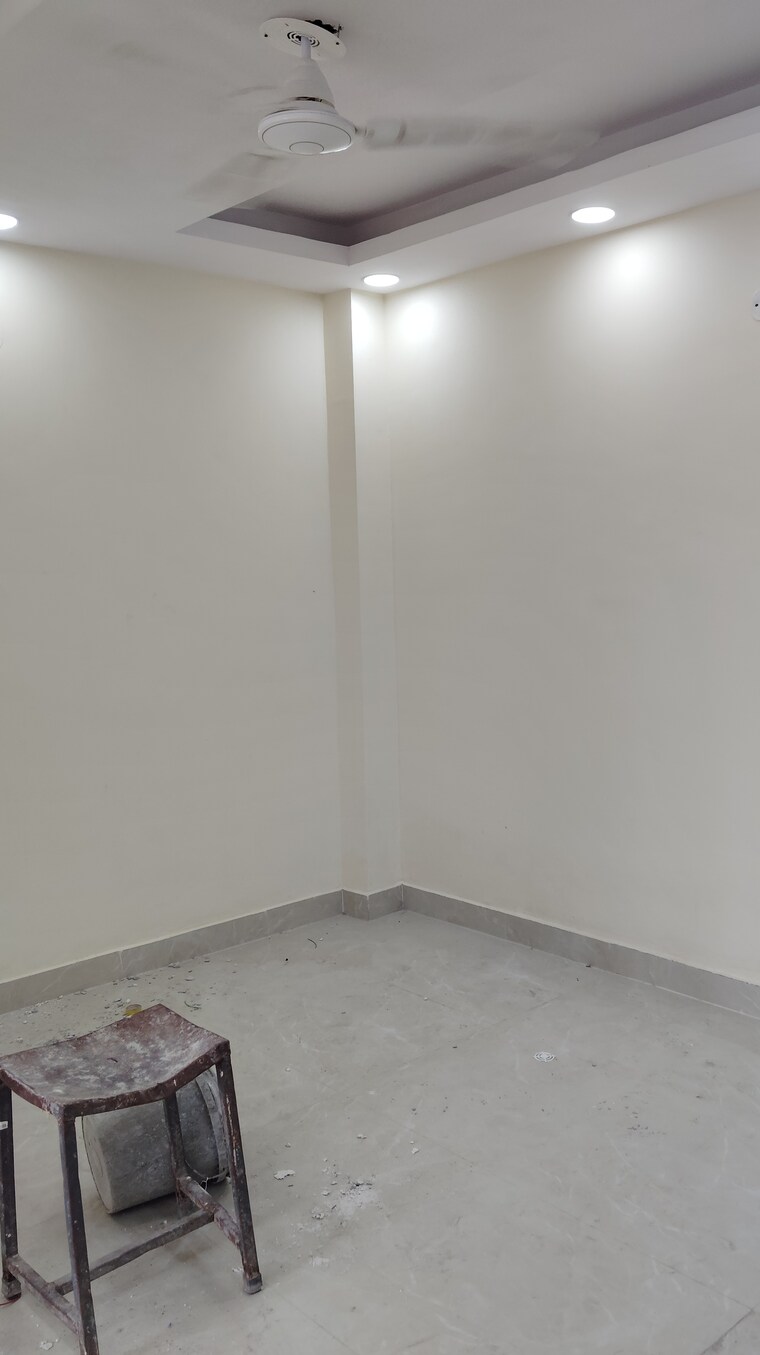 Room, okhla industrial estate phase 2 2 Bedroom 75 Sq.Yd. Builder Floor In Okhla Industrial Estate Phase 2 Delhi 9262287