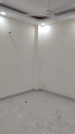 Room in 2 BHK Builder Floor at Okhla Industrial Estate Phase 2 – for Sale